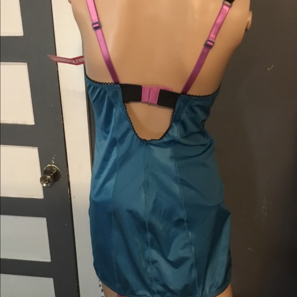 Cosmopolitan girdle - Picture 4 of 4